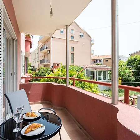 Linda - Apartment Split