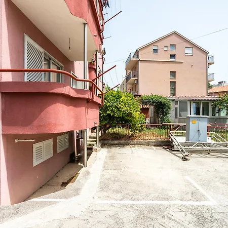 Linda - Apartment Split